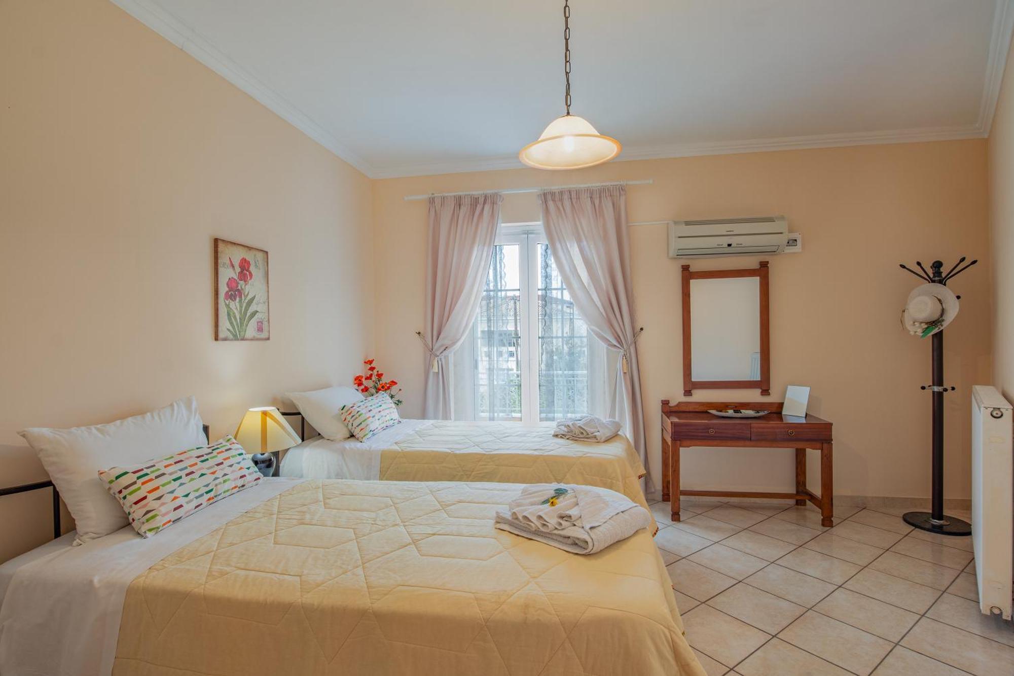 House Of Velenia - 2 Bedroom Apartment Near Old Town, Airport And Bus Station Corfu  Eksteriør billede